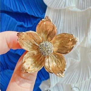 Vintage Grossé (Dior) 1964 Flower Rhinestone Pavé Brushed Gold Pedal Brooch Pin